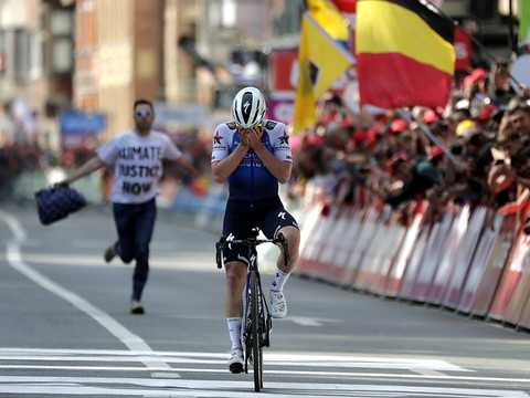Liège - Bastogne - Liège: Remco Evenepoel s'impose en solitaire