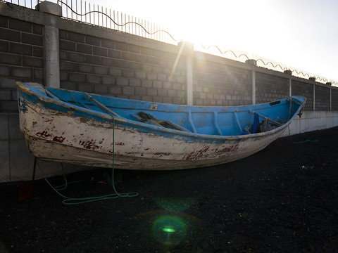 Pas moins de 24 migrants disparus et un mort au large des Canaries