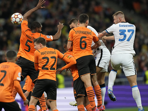 Les clubs ukrainiens stoppent leur championnat