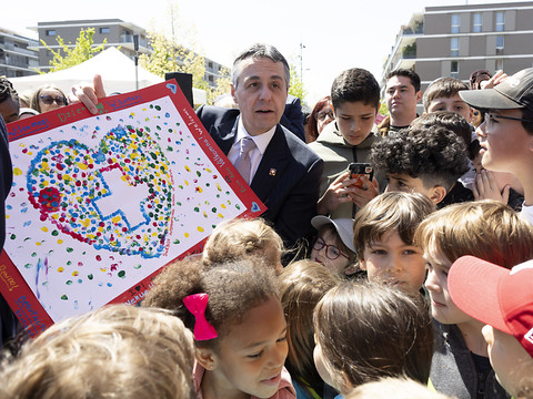 Le Conseil fédéral s'offre un bain de foule à Meyrin (GE)