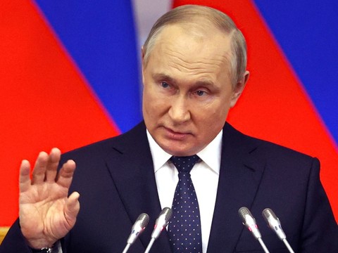 Poutine promet une riposte 