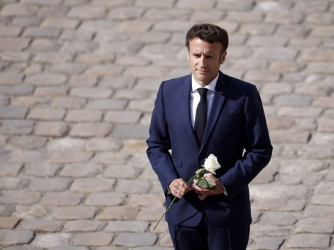 Macron rend hommage au comédien Michel Bouquet