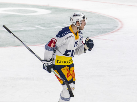 Zoug égalise à 3-3 en finale grâce à un Genoni de gala