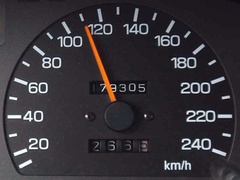 Une voiture flashée à 119 km/h au lieu de 50 à Morat (FR)