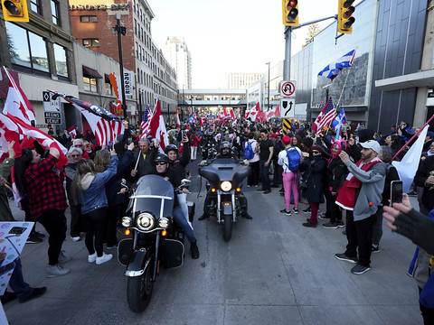 Des motards canadiens manifestent à Ottawa au nom de la 