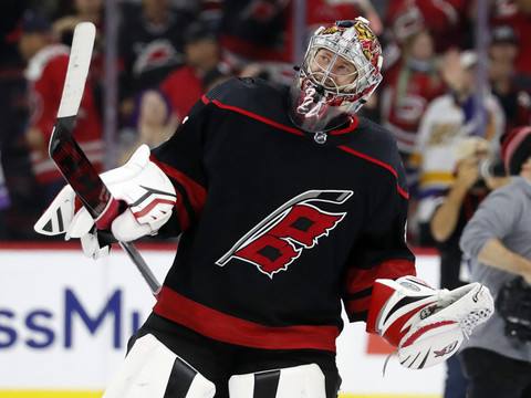 Bon départ des Hurricanes face aux Bruins