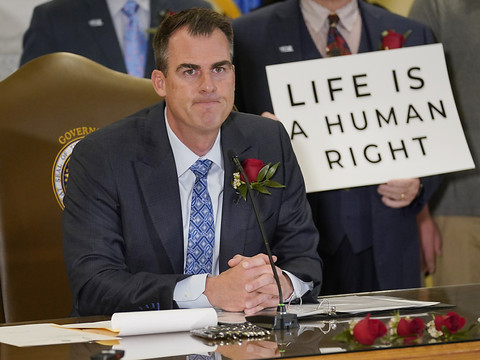 Avortement: le gouverneur de l'Oklahoma signe une loi restrictive