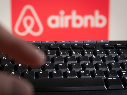 Airbnb fait mieux qu'attendu et table sur une demande forte