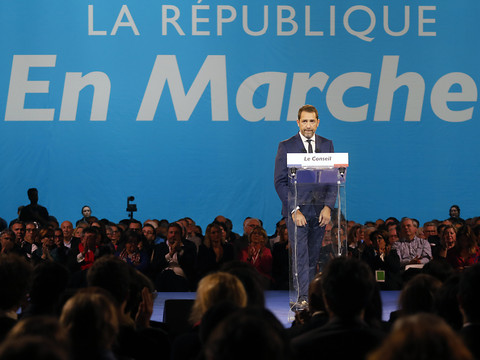 Le parti présidentiel LREM change de nom et devient 