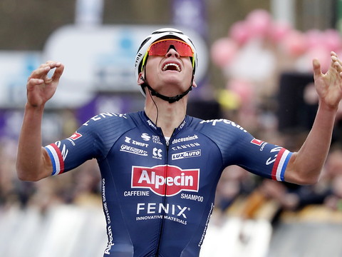 Van der Poel gagne la 1re étape du Giro