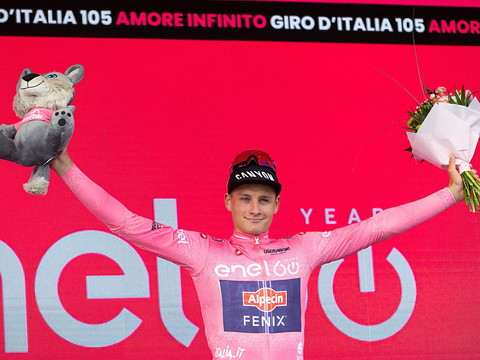 Simon Yates gagne la 2e étape du Giro, Schmid 9e