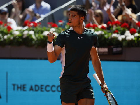Après avoir battu Nadal, Alcaraz mate aussi Djokovic
