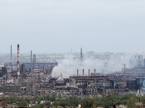 Une frappe russe tue 60 civils dans l'est de l'Ukraine