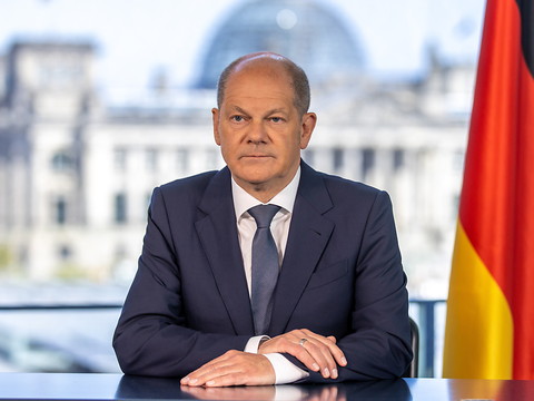 Scholz défend sa politique sur l'Ukraine, ne fera pas tout ce qu'on lui demande