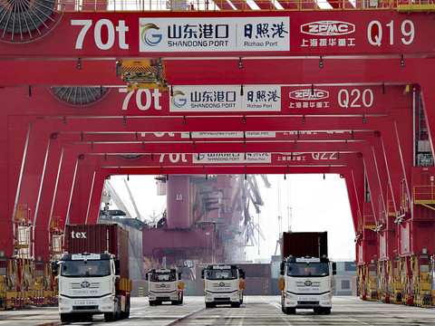 Chine: tassement inédit des exportations depuis près de deux ans