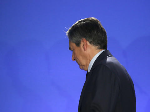 Emplois fictifs: Fillon condamné à un an de prison ferme en appel