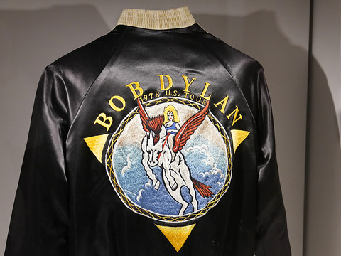 Bob Dylan expose en Provence et un musée ouvre à Tulsa USA
