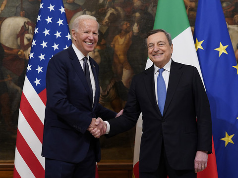 A Washington, Draghi et Biden vantent leur unité face à la Russie