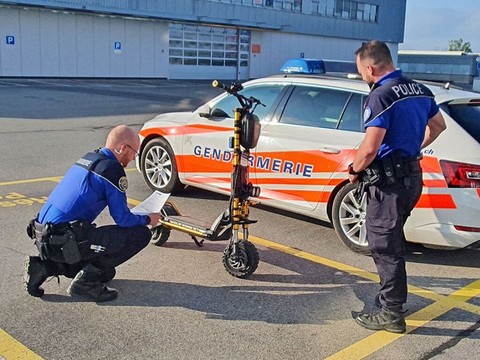 Lausanne: la police a intercepté une trottinette testée à 130 km/h
