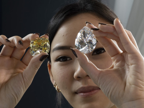 Le plus gros diamant blanc aux enchères loin d'atteindre un record