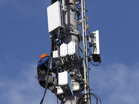 Le déploiement de la 5G divise les Suisses
