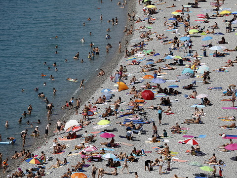 Le tourisme mondial se redresse, sans retrouver son niveau d'avant
