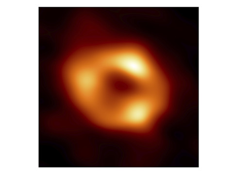 Première image d'un trou noir supermassif au coeur de notre galaxie