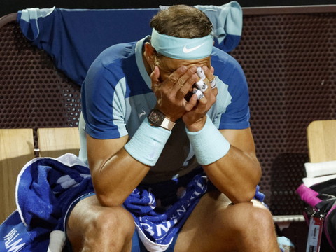 Nadal, blessé, éliminé par Shapovalov