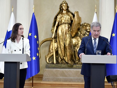 La Finlande annonce sa candidature à l'Otan, la Suède doit suivre
