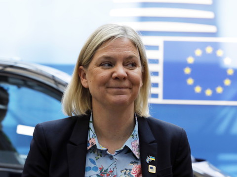 Le parti au pouvoir en Suède approuve une candidature
