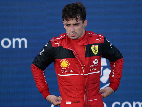 Accident de Leclerc, au volant d'une ancienne Ferrari de Lauda