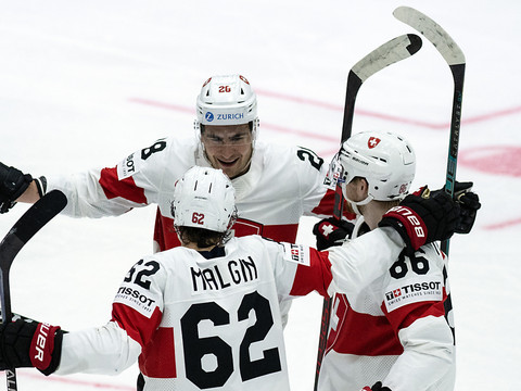 La Suisse écrase le Danemark 6-0