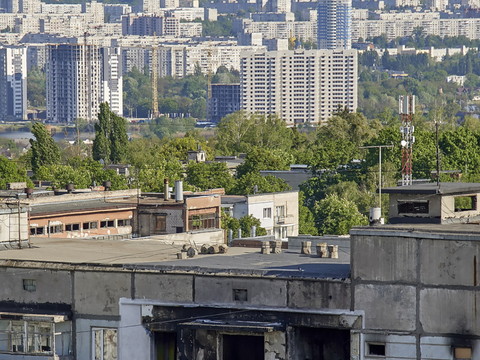 Ukraine: intensification des combats dans l'Est, Poutine avertit contre des déploiements de l'Otan en Suède ou Finlande