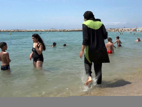 Burkini dans les piscines: feu vert à Grenoble après un vote serré