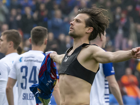 FC Bâle: le capitaine Stocker dit stop