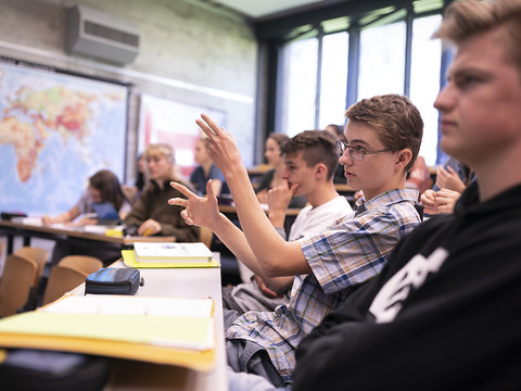 Les gymnasiens passeront au moins quatre ans sur les bancs d'école