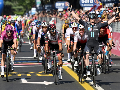 Giro: Dainese remporte la 11e étape au sprint