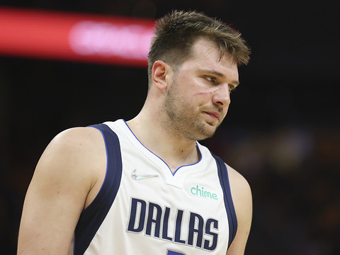 Les Warriors assomment les Mavs de Doncic
