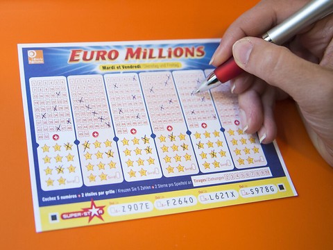 Avec 184 millions remportés à la loterie, un couple peut 