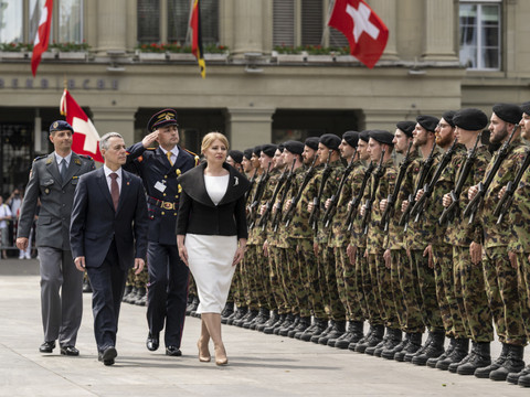 La présidente slovaque Zuzana Caputova reçue avec les honneurs