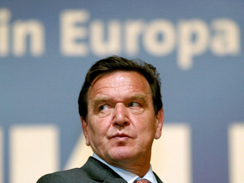L'ex-chancelier Gerhard Schröder paie ses liens avec Poutine