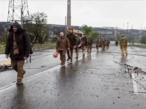 Le régiment Azov évacue ses morts de Marioupol