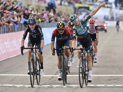Bardet, malade, abandonne dans la 13e étape
