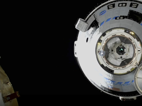 Starliner, la capsule de Boeing, atteint l'ISS, une première