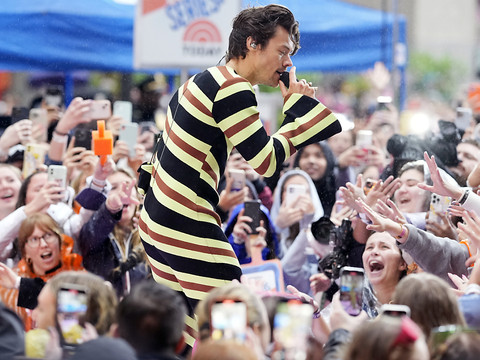 La pop star Harry Styles revient avec un album très intimiste