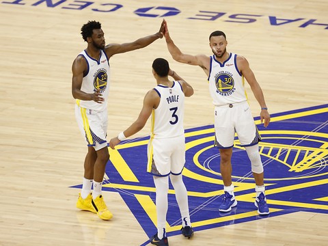 Golden State mate une deuxième fois les Mavs