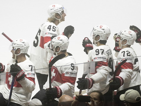 La Suisse domine le Canada avec la manière