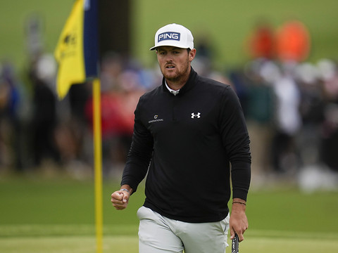 Pereira fait sensation, Woods abandonne