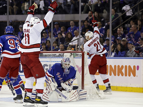 Nino Niederreiter: un but pour rien