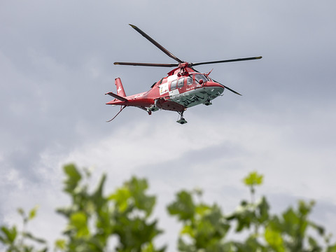 Un ado fait une chute mortelle dans une paroi rocheuse en Argovie